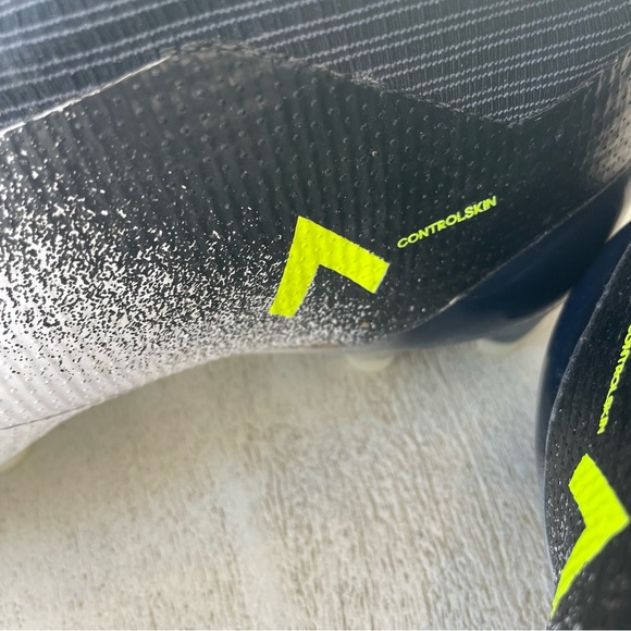 Adidas Boys ACE 17 + Purecontrol No Lace Soccer Cleats Size 4 - Picture 2 of 5